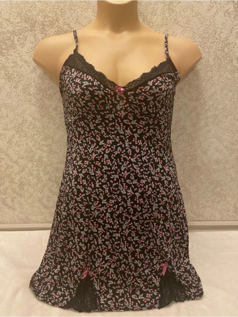 Marilyn Monroe Black Floral Lace Trim Chemise with Pink Accents